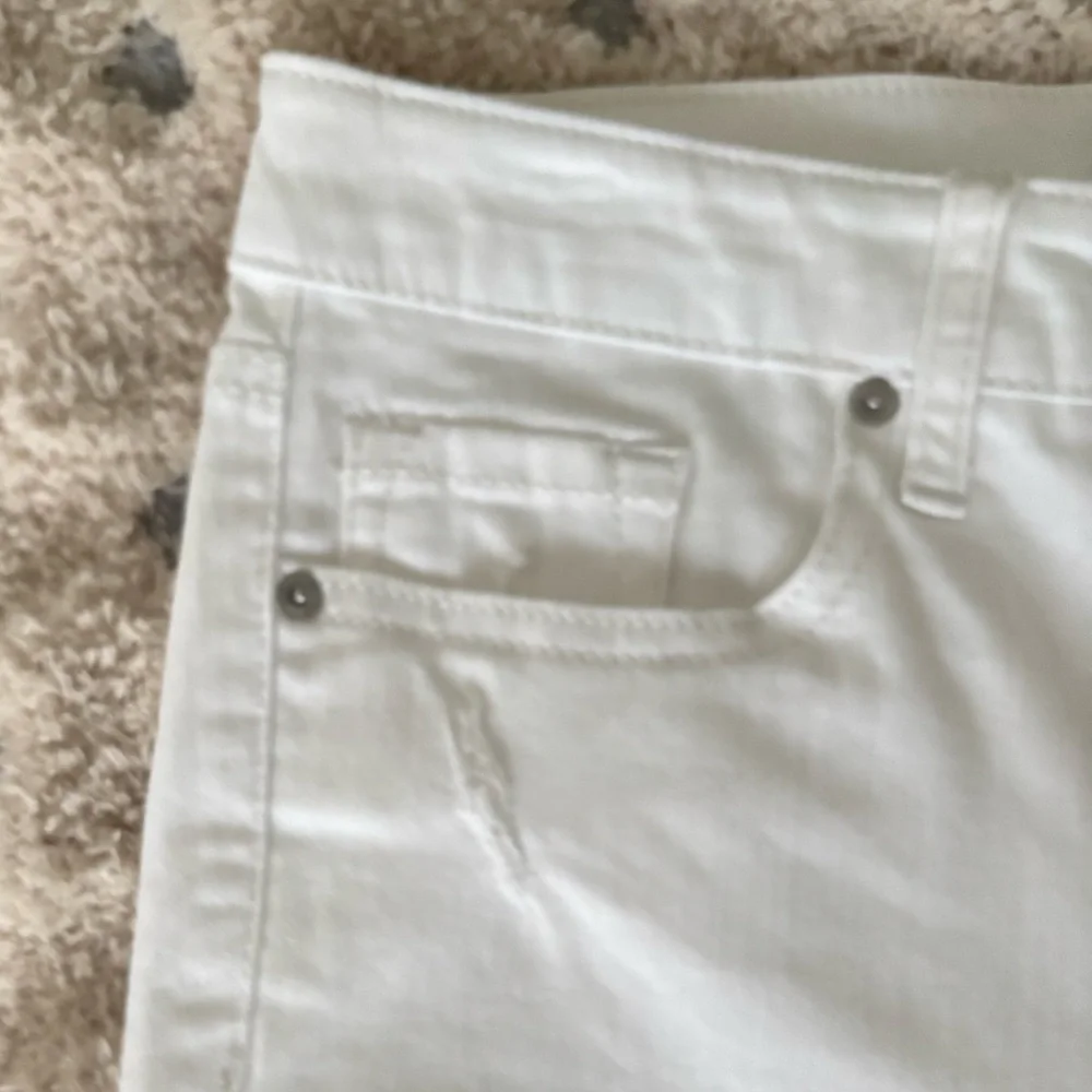 Jessica Simpson High Rise Straight Leg Ankle Cutoff Frayed Jeans  29 White Pants - Picture 8 of 11